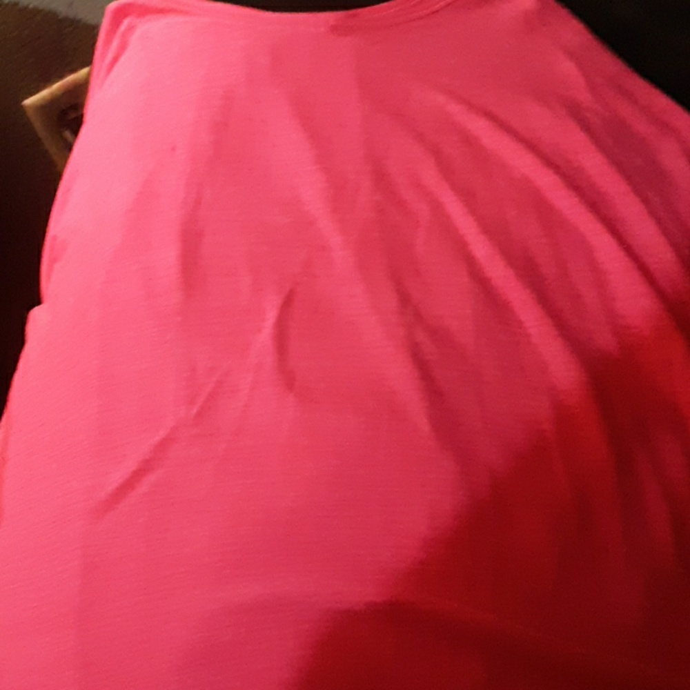 Im selling a  athletic shirt